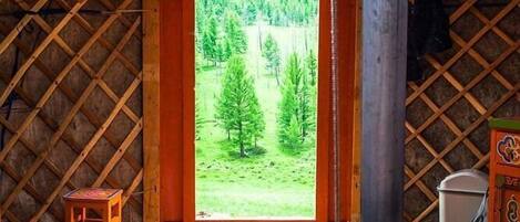 Gemeinsamer Basic-Schlafsaal, 6 Schlafzimmer, Blick auf den Innenhof