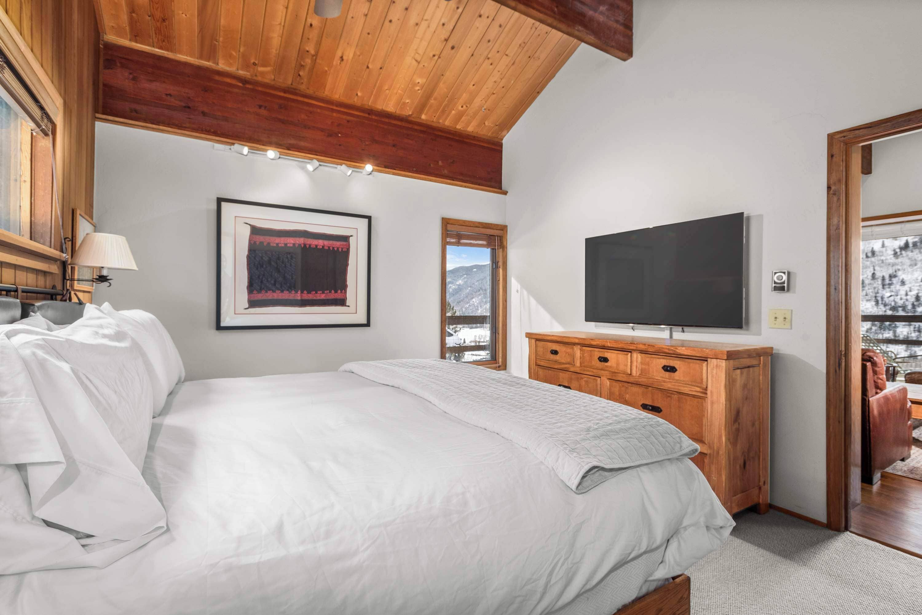 Comfort Room | 4 bedrooms, WiFi (free), bed sheets