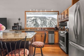 Dining tables - Mountain Summit Serenity Aspen Views  (Aspen)
