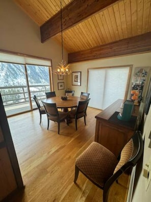Comfort Room | In-room dining - Mountain Summit Serenity Aspen Views  (Aspen)