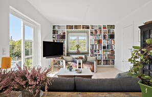 Smart TV - 2 bedroom pet friendly home in Hornbæk (Hornbæk)