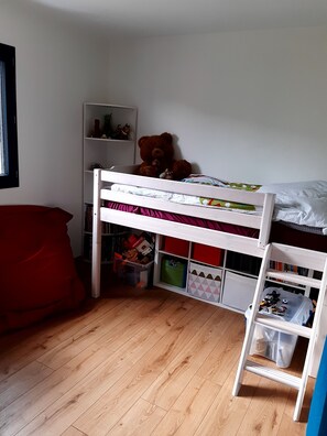 2 slaapkamers, een strijkplank/strijkijzer, wifi, beddengoed