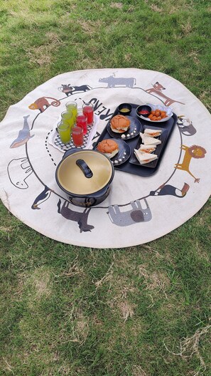 Daily full breakfast (INR 300 per person)