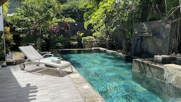 Lämmitetty uima-allas