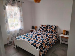 2 bedrooms, iron/ironing board, travel cot, free WiFi - Gite DU Vieux Chene (Reignac)