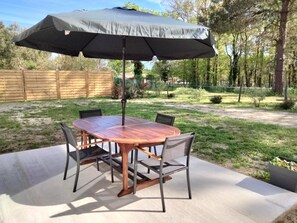 Outdoor dining - Gite DU Vieux Chene (Reignac)