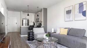 Smart TV - Landing | Amazing 1BD, Yoga Studio, Gym (Mableton)