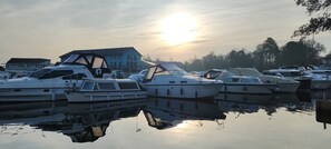 Marina - Cosy and comfortable Riverside Cottage in Wroxham, the Gateway to the Broads (Wroxham)
