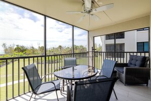 Outdoor dining - Sandpiper Beach 403, 2 Bedroom, Recently Remodeled Unit with Gulf Views (Sanibel)