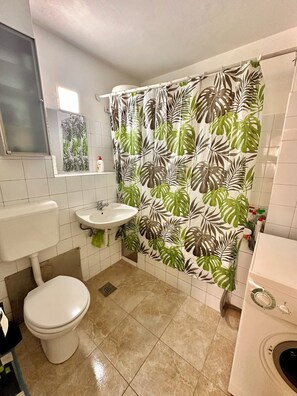 Hair dryer, bidet, towels, soap - Cozy spatial apartment in a quiet neighborhood close enough to the center (Sarajevo)