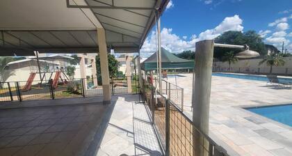Térreo, Completo, Seguro, Academia e Piscina. Aceita Pets. Espaço Para Trabalho