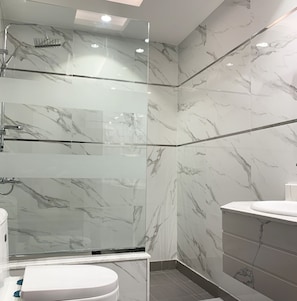 Design Apartment, 3 Bedrooms | Bathroom | Free toiletries, hair dryer, bathrobes, towels - Sulimania -5 Elegance Terrace GX91 (Riyadh)