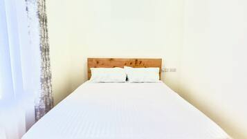 1 slaapkamer, een strijkplank/strijkijzer, gratis wifi, beddengoed