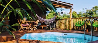 Kabane Tropical du Helleux: beach and surf just 200m away