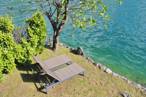 The Painter's Nest with Private Lake Garden