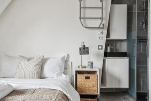 1 Schlafzimmer, Schreibtisch, Bügeleisen/Bügelbrett, Reisekinderbett