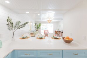 Interior - The Coral Cottage -Artist Inspired And Designer Appointed Beachside Luxury! (Saint Augustine)