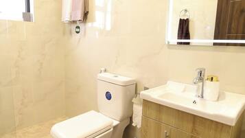 Dusche, Handtücher, Seife, Toilettenpapier