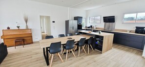 Dining - Villa class 4* O'PhildesFlo SPA et Piscine les Abatilles, 8 pers. (Arcachon)