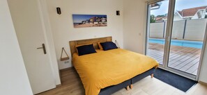 4 bedrooms, iron/ironing board, free WiFi, bed sheets