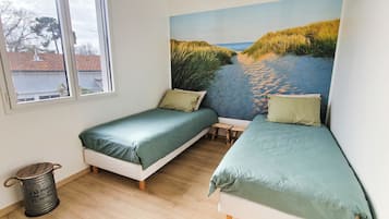 4 bedrooms, iron/ironing board, free WiFi, bed sheets