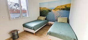 4 bedrooms, iron/ironing board, free WiFi, bed sheets - Villa class 4* O'PhildesFlo SPA et Piscine les Abatilles, 8 pers. (Arcachon)