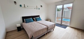 4 bedrooms, iron/ironing board, free WiFi, bed sheets