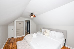 3 camere, una scrivania, ferro/asse da stiro, Wi-Fi gratuito