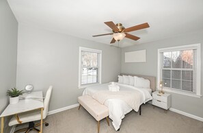 3 Schlafzimmer, Schreibtisch, Bügeleisen/Bügelbrett, kostenloses WLAN