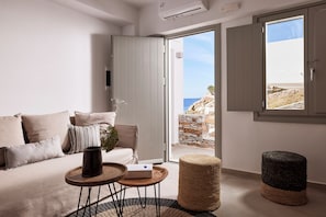 Signature Suite, Sea View | Living area