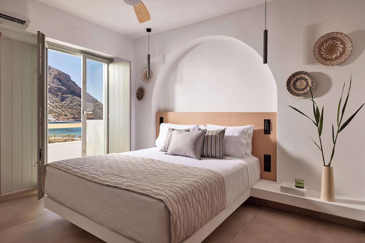 Superior suite, uitzicht op zee | 1 slaapkamer, luxe beddengoed, een minibar, een kluis op de kamer