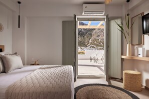 Suite Signature, vue mer | 1 chambre, literie de qualité supérieure, minibar