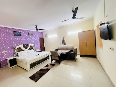 Deluxe Double Room, City View | Desk, soundproofing, free WiFi