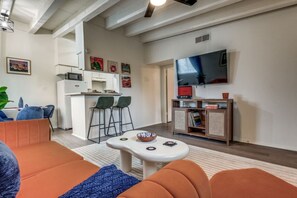 Smart TV, music library, stereo - Austin Central Modern Comfort | Pet-Friendly (Austin)