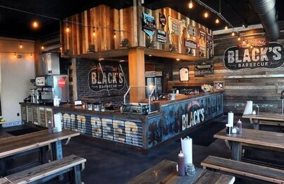 Austin Central | Pet-Friendly | 10 Min to Downtown