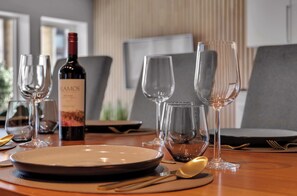 Premium-huoneisto, 3 makuuhuonetta, parveke, kaupunkinäköala | Ruokailu omassa huoneessa