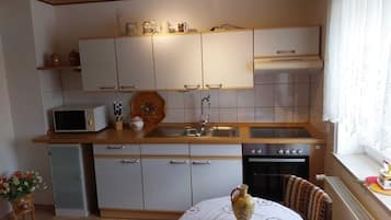 冰箱、微波炉、烤箱、炉灶