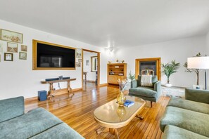 TV, fireplace, stereo