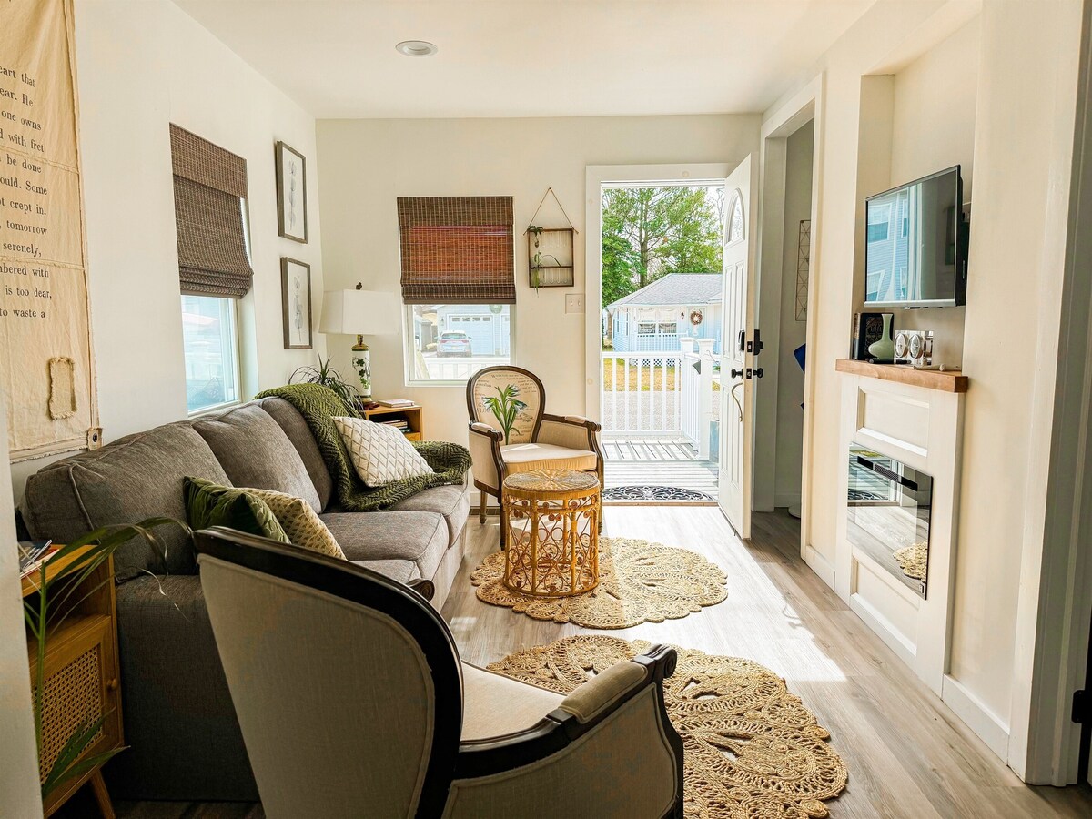 The Middle Cottage, Pool and Hot tub!