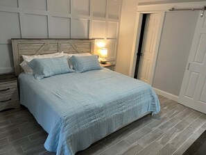 2 bedrooms, iron/ironing board, free WiFi, bed sheets - Quiet Downtown Sarasota Condo minutes from Siesta Key. (Sarasota)