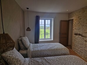 6 室のベッドルーム、旅行用ベビーベッド、WiFi、ベッドシーツ
