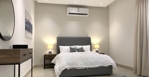 Design-Apartment, 3 Schlafzimmer | 3 Schlafzimmer, Schreibtisch, Verdunkelungsvorhänge