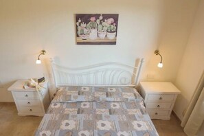 2 bedrooms, iron/ironing board, travel cot, free WiFi