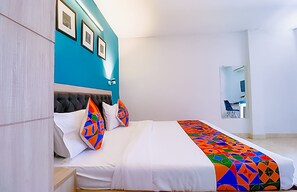 Desk, soundproofing, free WiFi - Roomshala 173 Hotel Royal Inn (New Delhi)