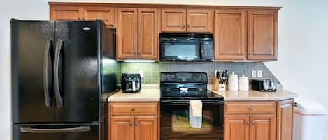 Condo, 5 Bedrooms | Private kitchen | Fridge, oven, coffee/tea maker, toaster