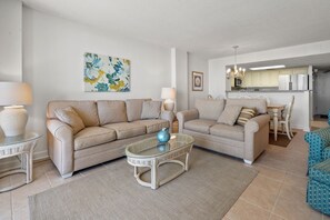 Condo, 3 habitaciones | Área de sala de estar