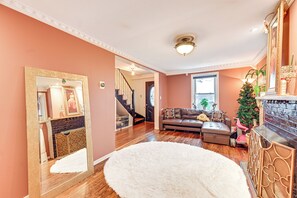 Interior - Welcoming Glen Cove Home ~ 1 Mi to Public Beach! (Glen Cove)