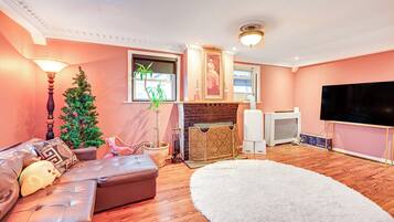 House (2 Bedrooms) | Front of property