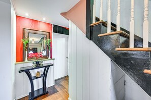 House (2 Bedrooms) | Interior - Welcoming Glen Cove Home ~ 1 Mi to Public Beach! (Glen Cove)