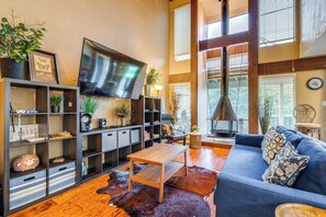 Apartment (2 Bedrooms) | Front of property - Lago Vista Golf Getaway w/ Decks + Pool Access! (Leander)